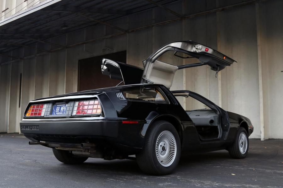  DeLorean DMC-12 in Black 1981 года  (фото 18 из 207)
